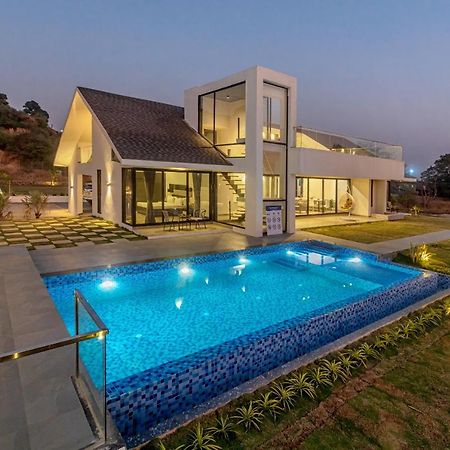Saffronstays Stargazer, Karjat - Luxury Pool Villa With Lake View Dış mekan fotoğraf