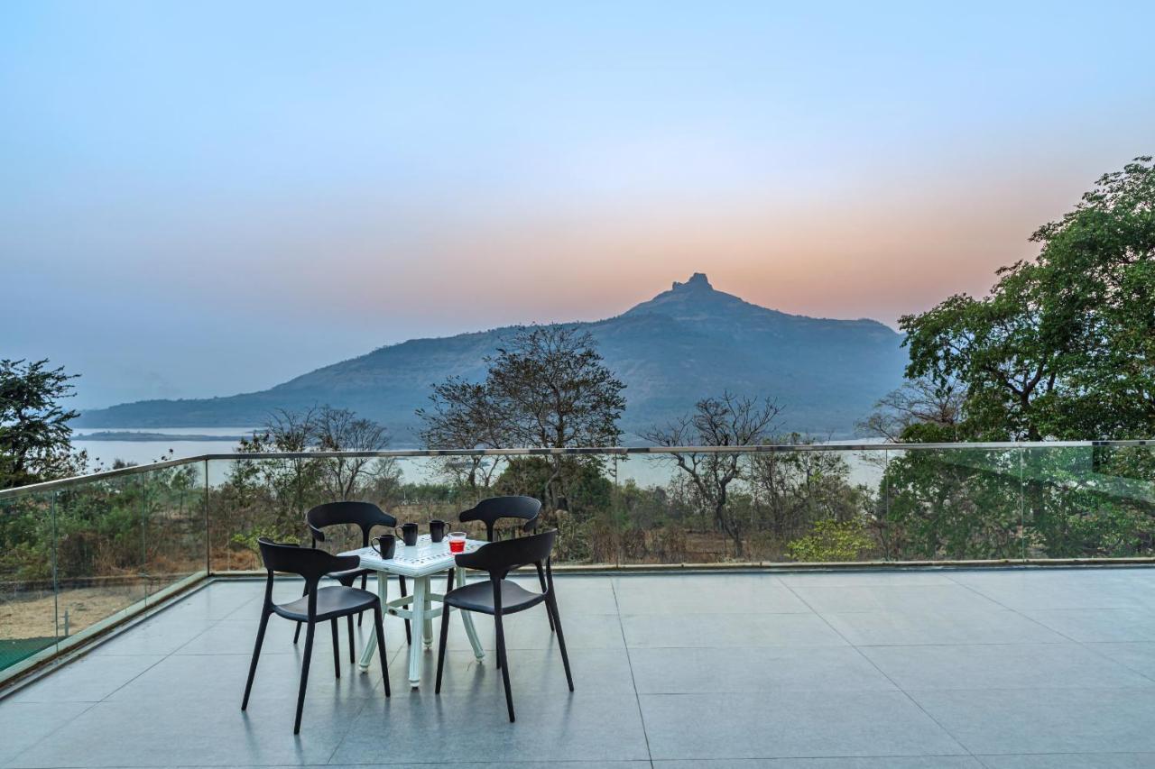 Saffronstays Stargazer, Karjat - Luxury Pool Villa With Lake View Dış mekan fotoğraf