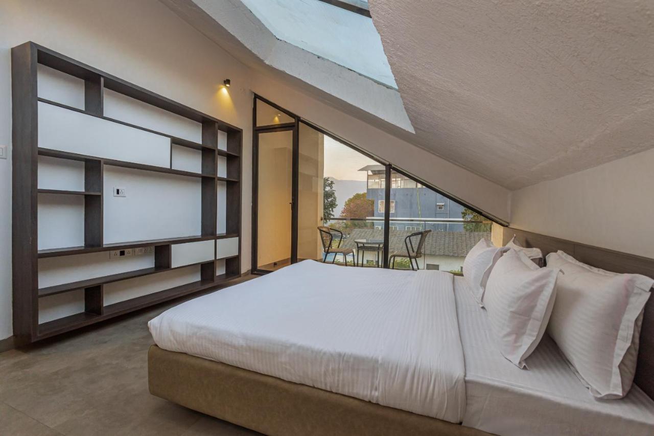 Saffronstays Stargazer, Karjat - Luxury Pool Villa With Lake View Dış mekan fotoğraf