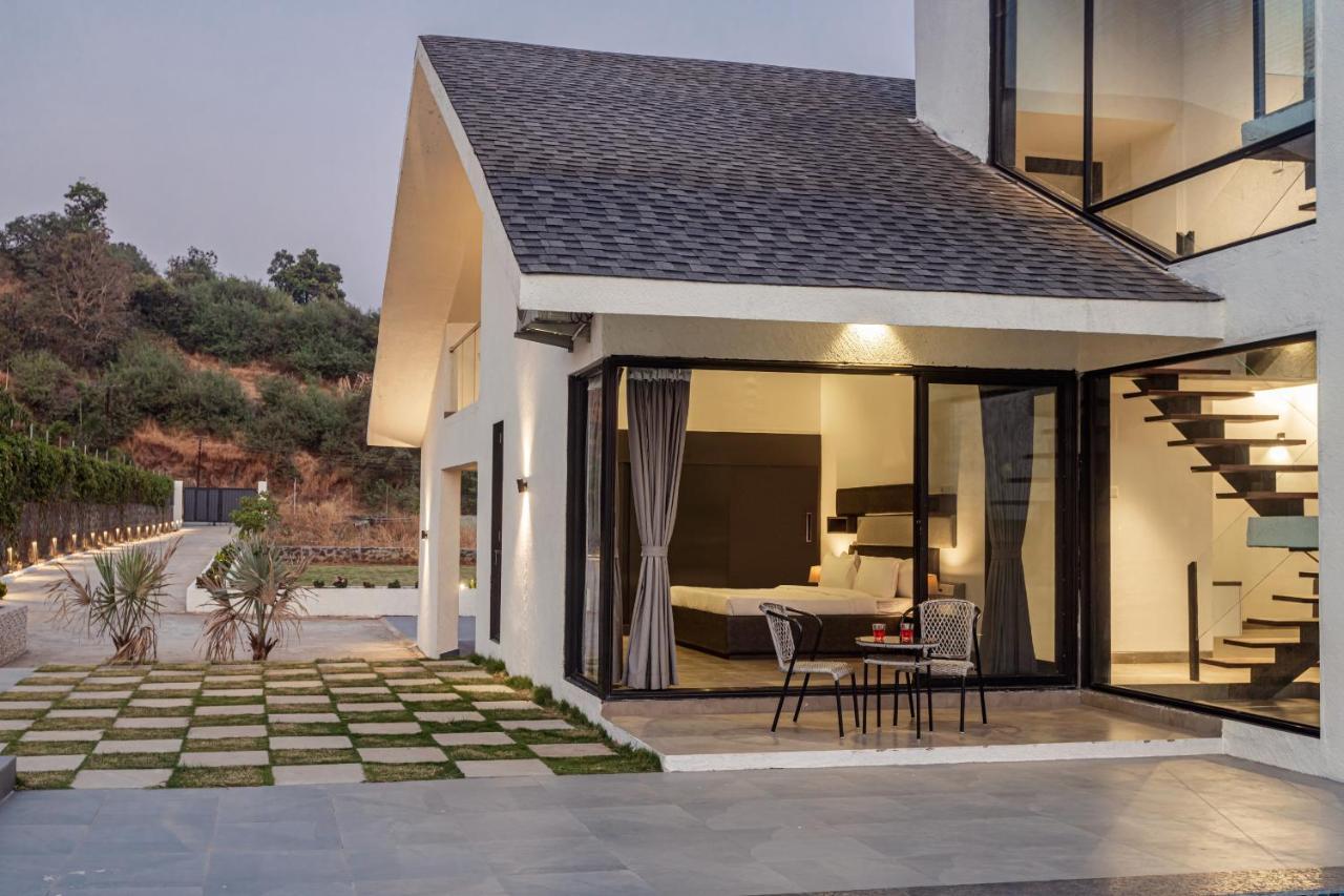 Saffronstays Stargazer, Karjat - Luxury Pool Villa With Lake View Dış mekan fotoğraf
