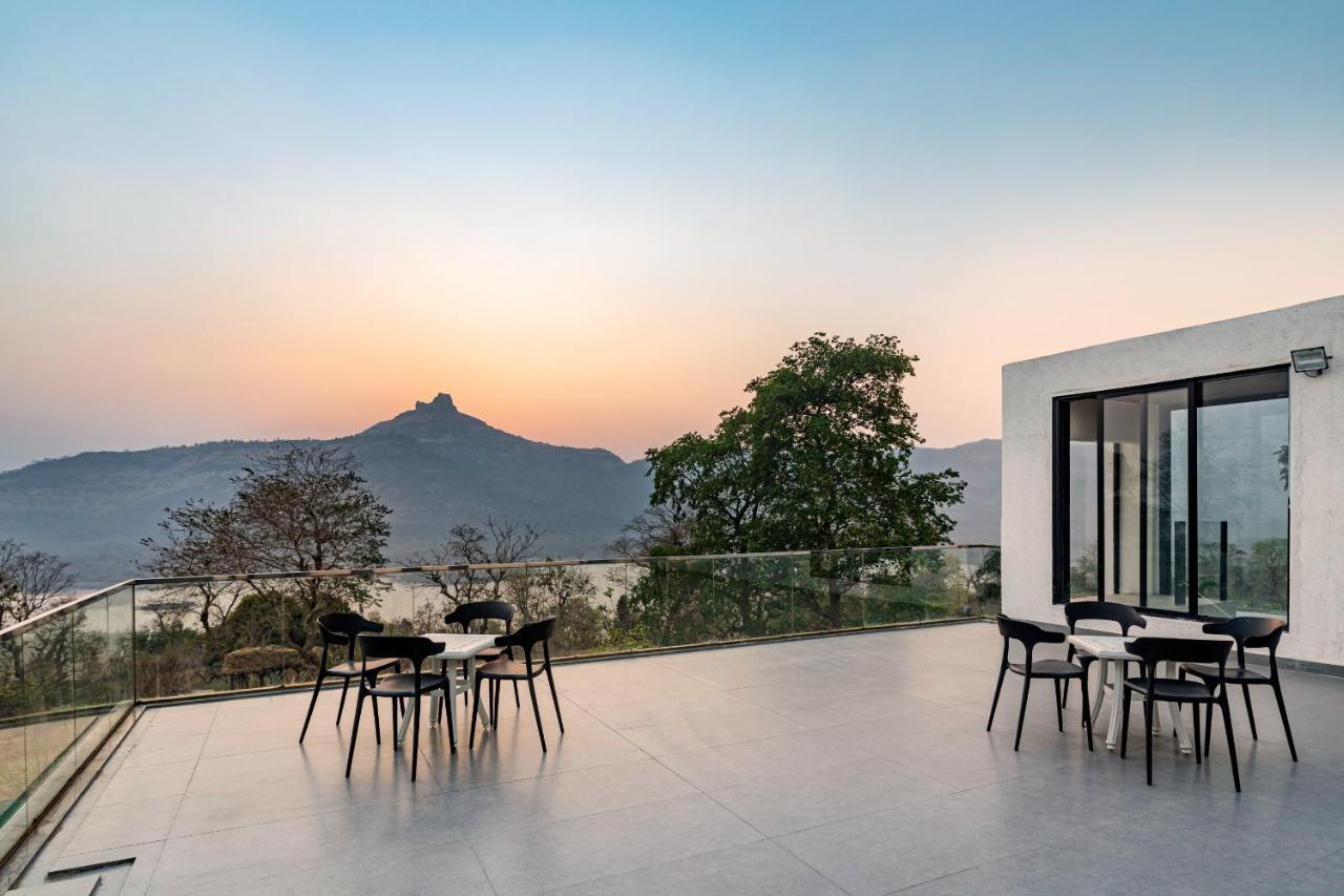 Saffronstays Stargazer, Karjat - Luxury Pool Villa With Lake View Dış mekan fotoğraf