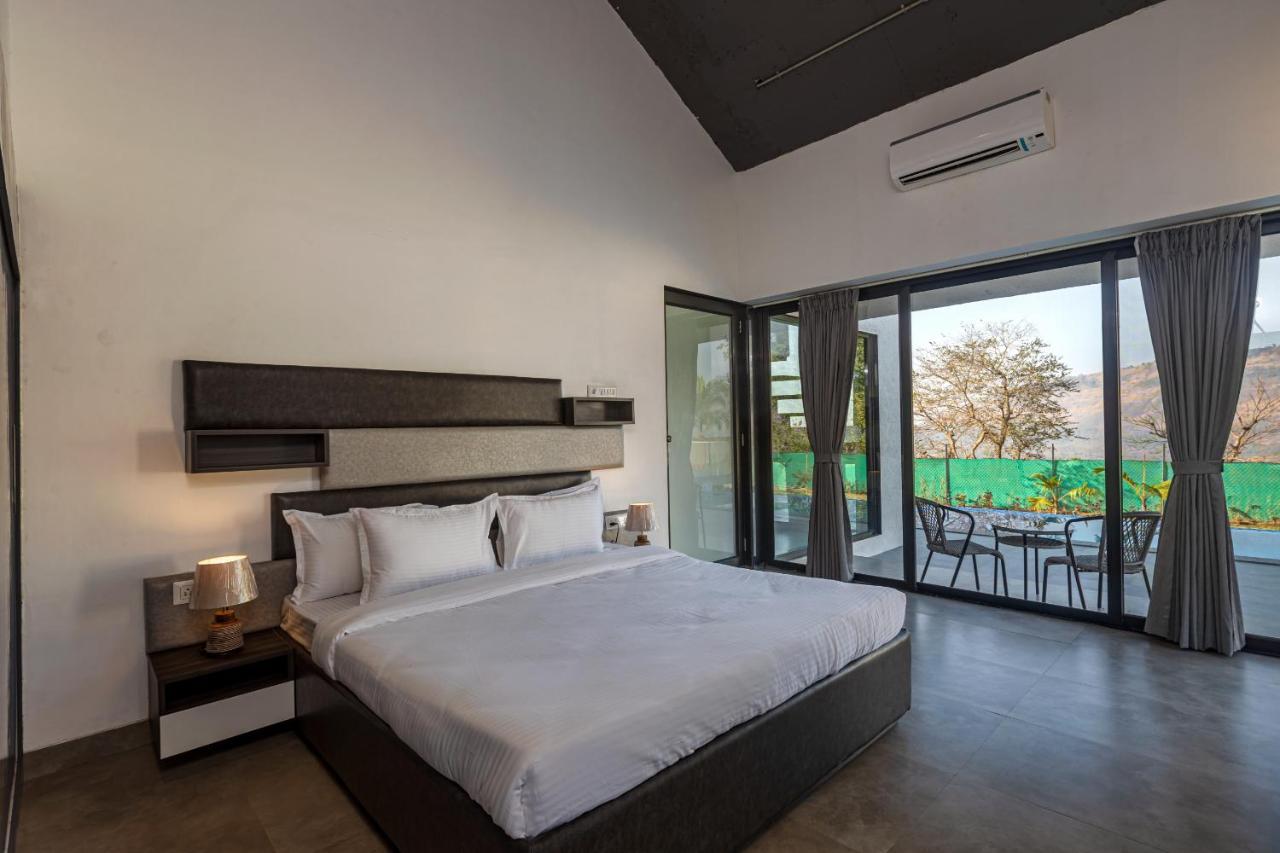 Saffronstays Stargazer, Karjat - Luxury Pool Villa With Lake View Dış mekan fotoğraf