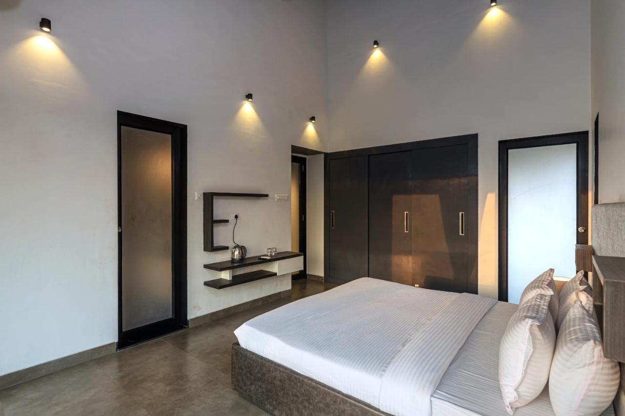 Saffronstays Stargazer, Karjat - Luxury Pool Villa With Lake View Dış mekan fotoğraf