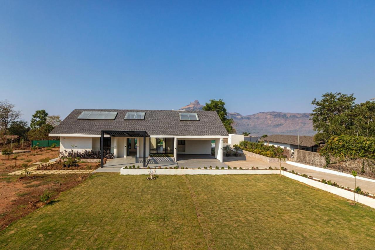 Saffronstays Stargazer, Karjat - Luxury Pool Villa With Lake View Dış mekan fotoğraf