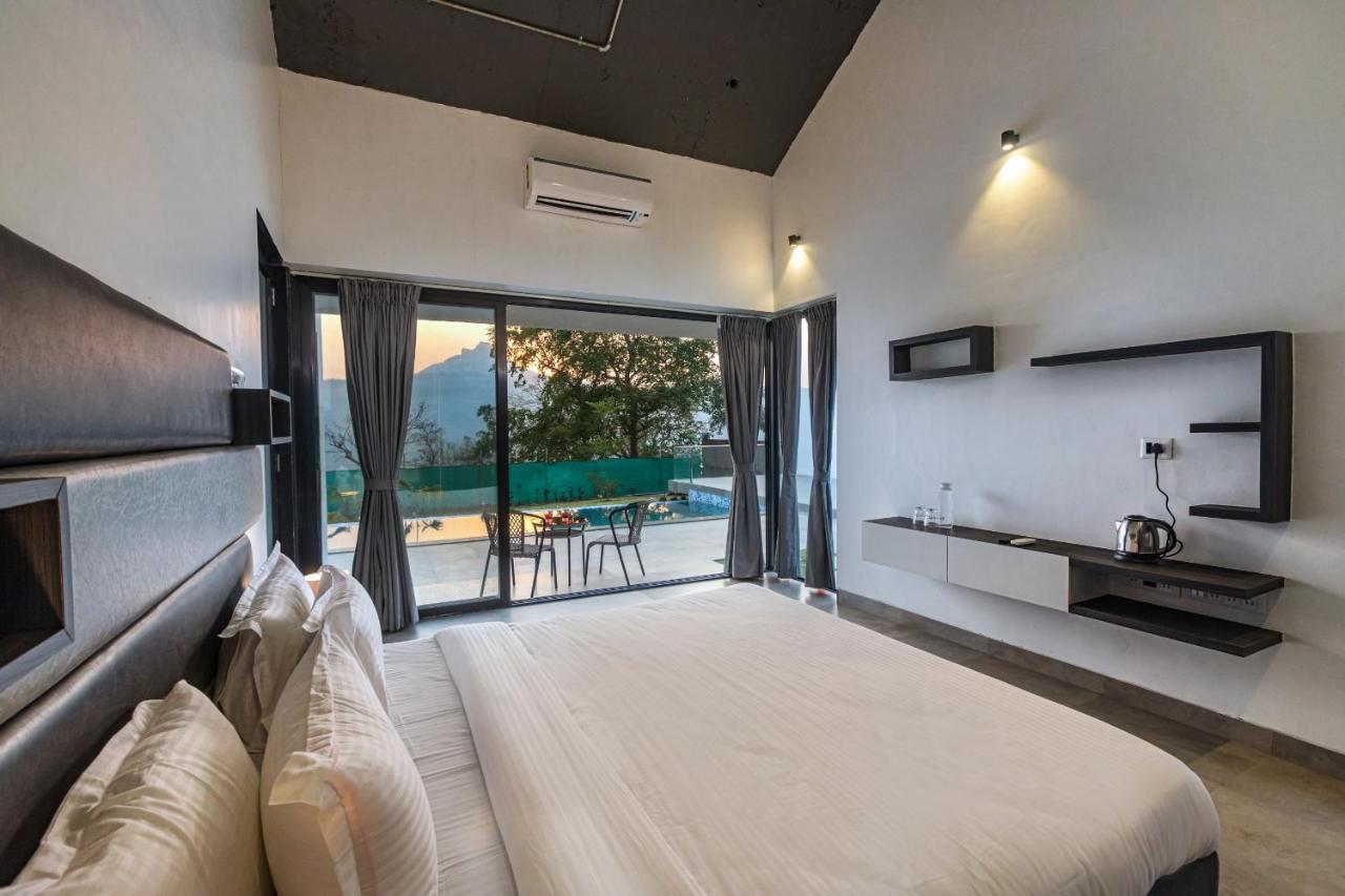 Saffronstays Stargazer, Karjat - Luxury Pool Villa With Lake View Dış mekan fotoğraf