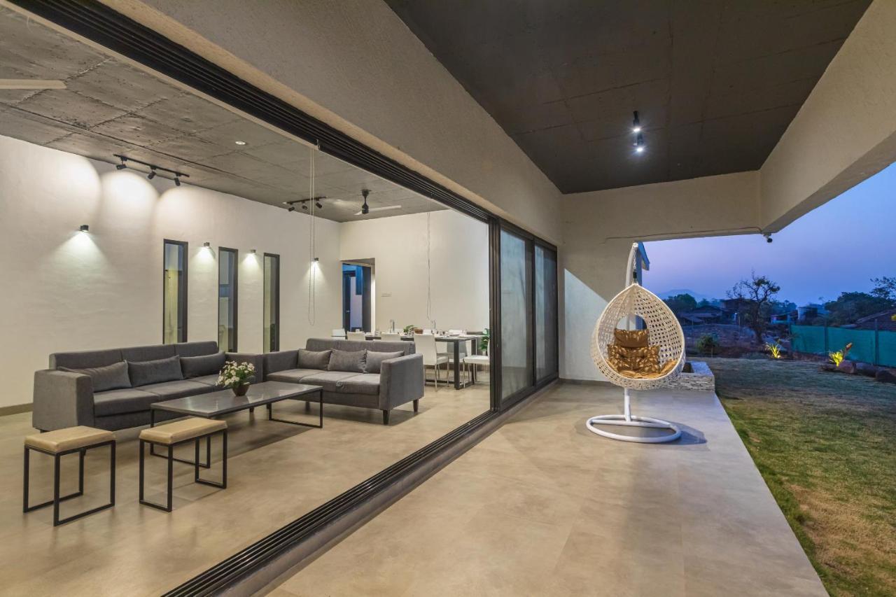 Saffronstays Stargazer, Karjat - Luxury Pool Villa With Lake View Dış mekan fotoğraf