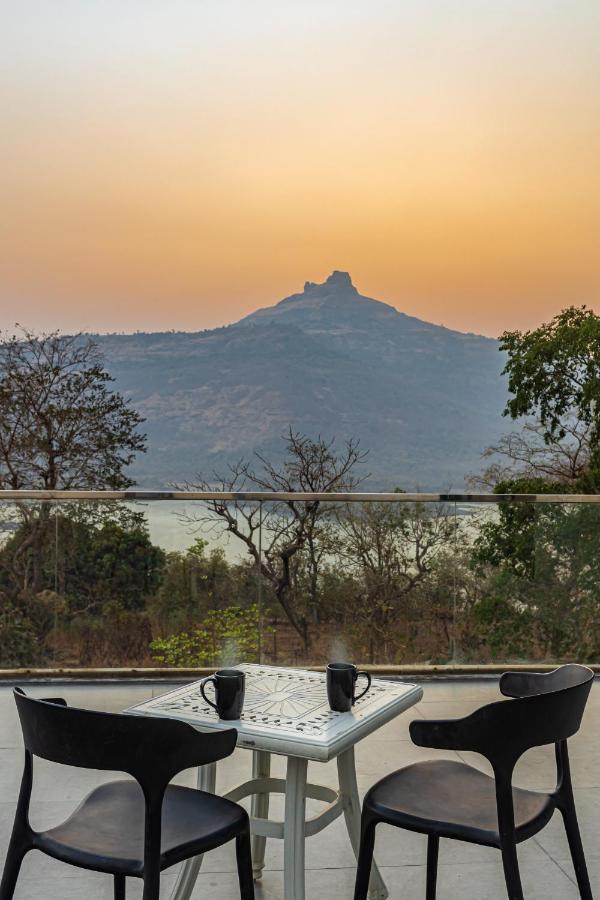 Saffronstays Stargazer, Karjat - Luxury Pool Villa With Lake View Dış mekan fotoğraf